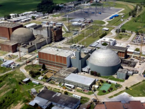 Denuncian presiones de Estados Unidos para frenar el desarrollo nuclear argentino