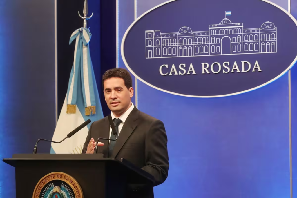 Aprovechan cada oportunidad: Ravier comparó a Milei con Messi por ser “un modelo a seguir”