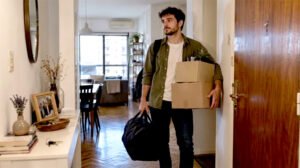 Falta de empleo e inflación: 140000 jóvenes volvieron a vivir con sus padres